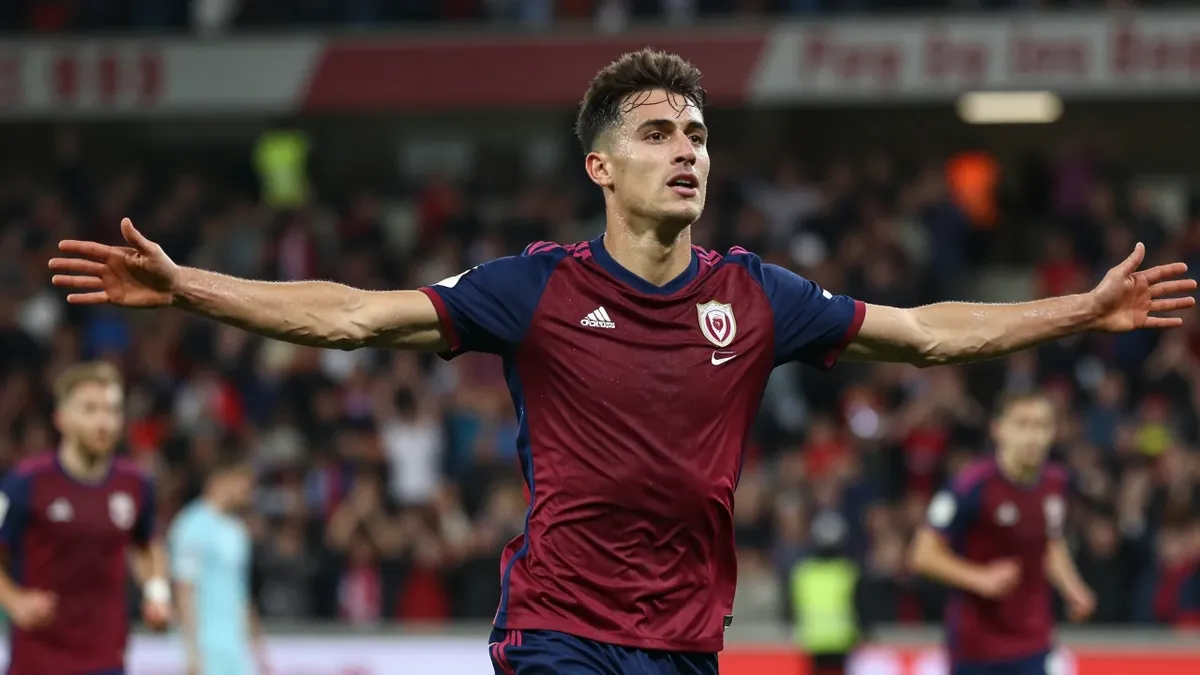 West Ham United moved to the top of the Championship with a 3-2 win at Bolton Wanderers, powered by a Jarrod Bowen...