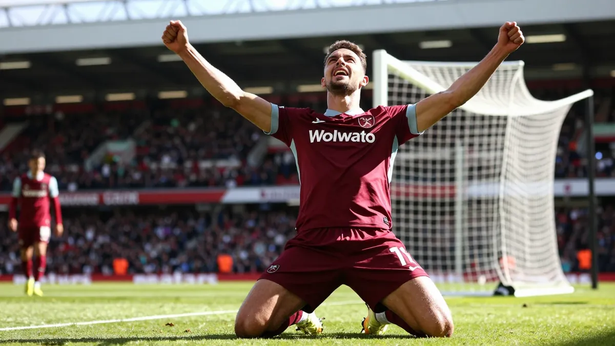 West Ham United came from two goals behind to earn a 2-2 draw at Millwall, a result that keeps them second in the...