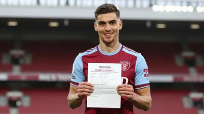 Piroe’s West Ham move gains green light as Leeds grants medical clearance